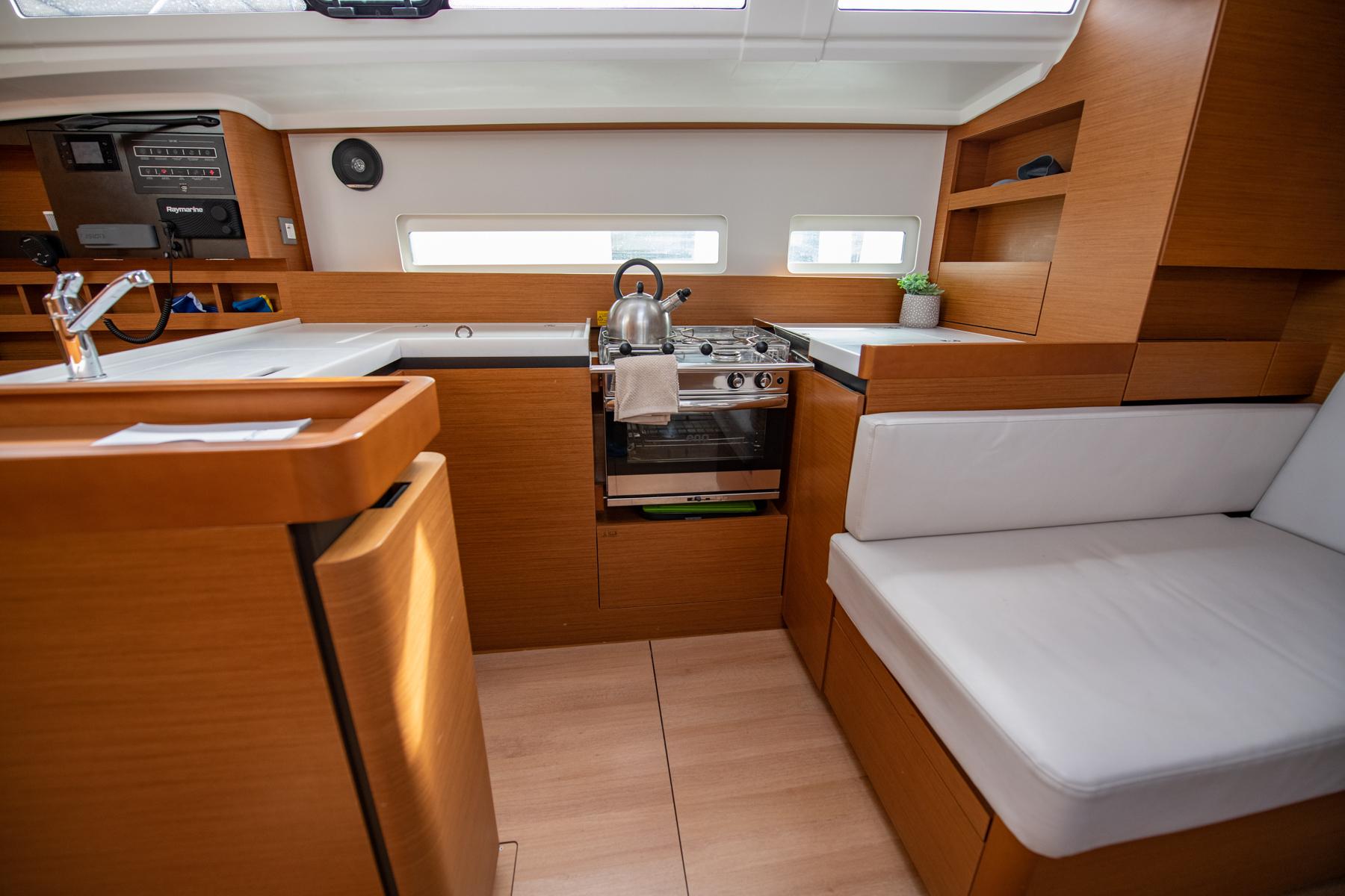 Sun Odyssey 410 - 3 cab., picture 4