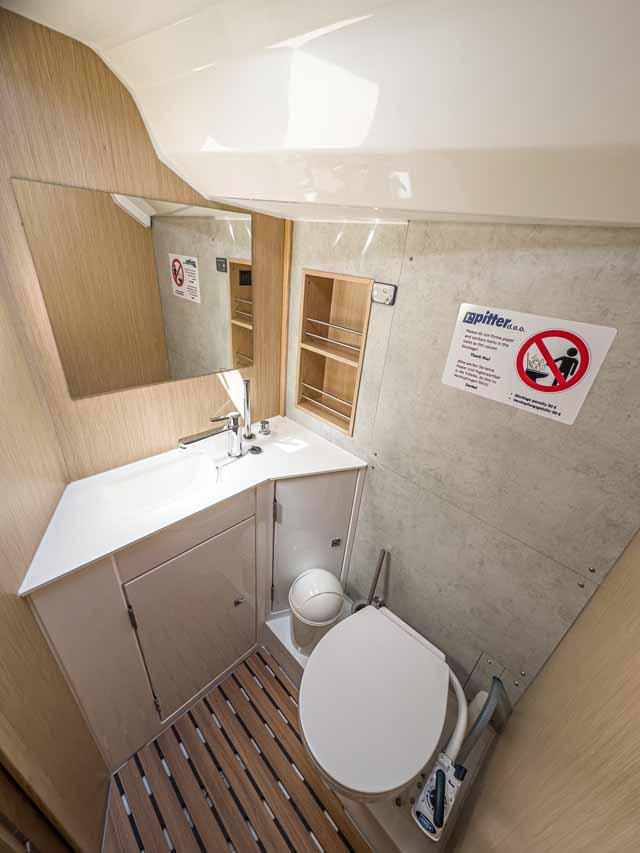 Bavaria C42, picture 18