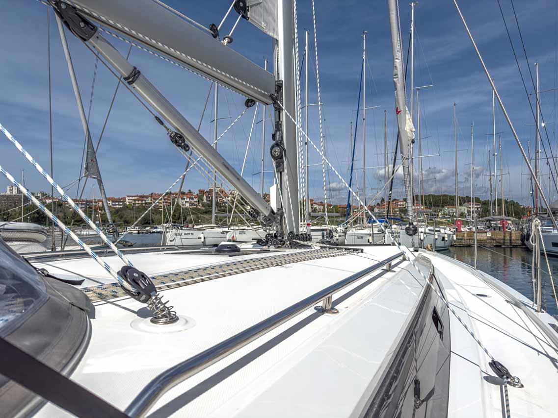 Bavaria C42, picture 4