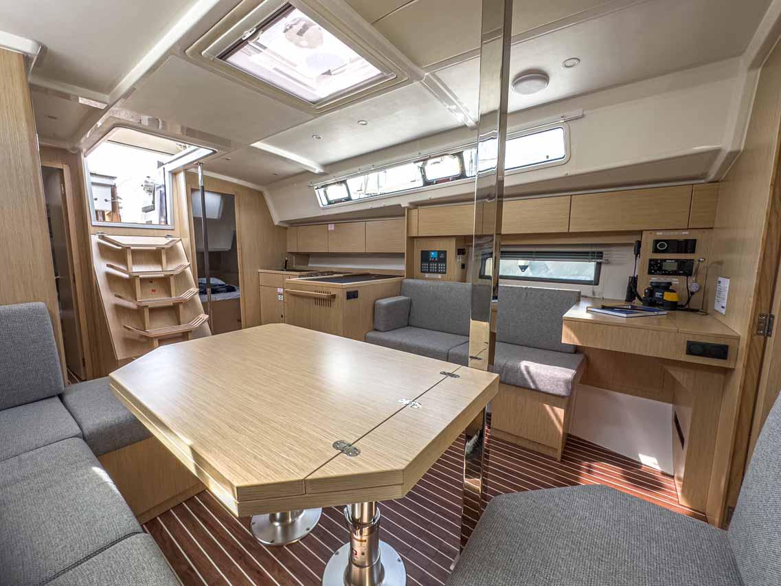 Bavaria C42, picture 12