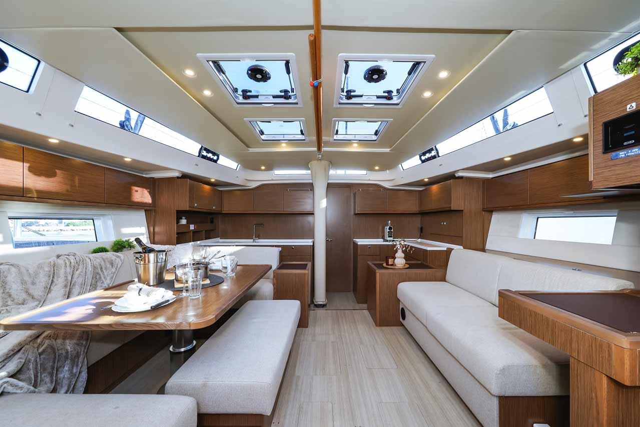 Bavaria C57 Style - 4 + 1 cab., picture 3