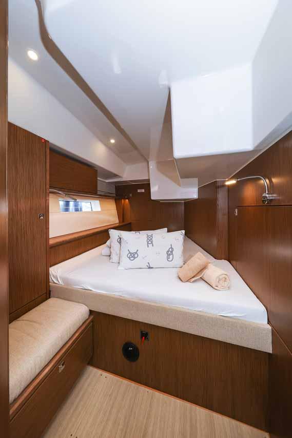 Bavaria C57 Style - 4 + 1 cab., picture 12