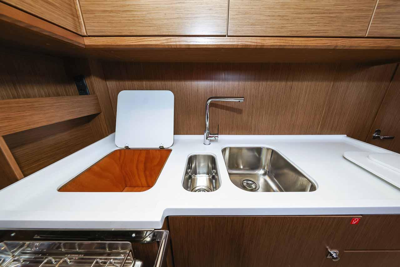 Bavaria C57 Style - 4 + 1 cab., picture 7