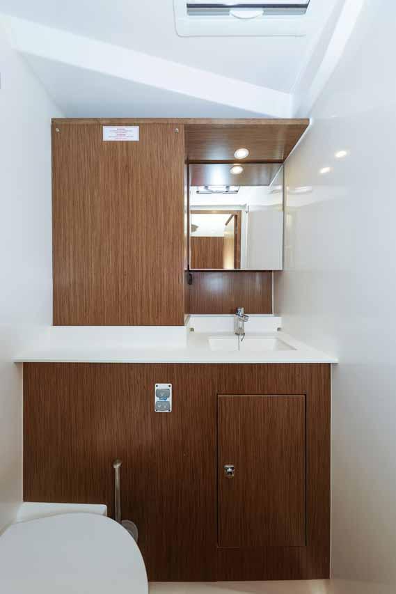 Bavaria C57 Style - 4 + 1 cab., picture 16