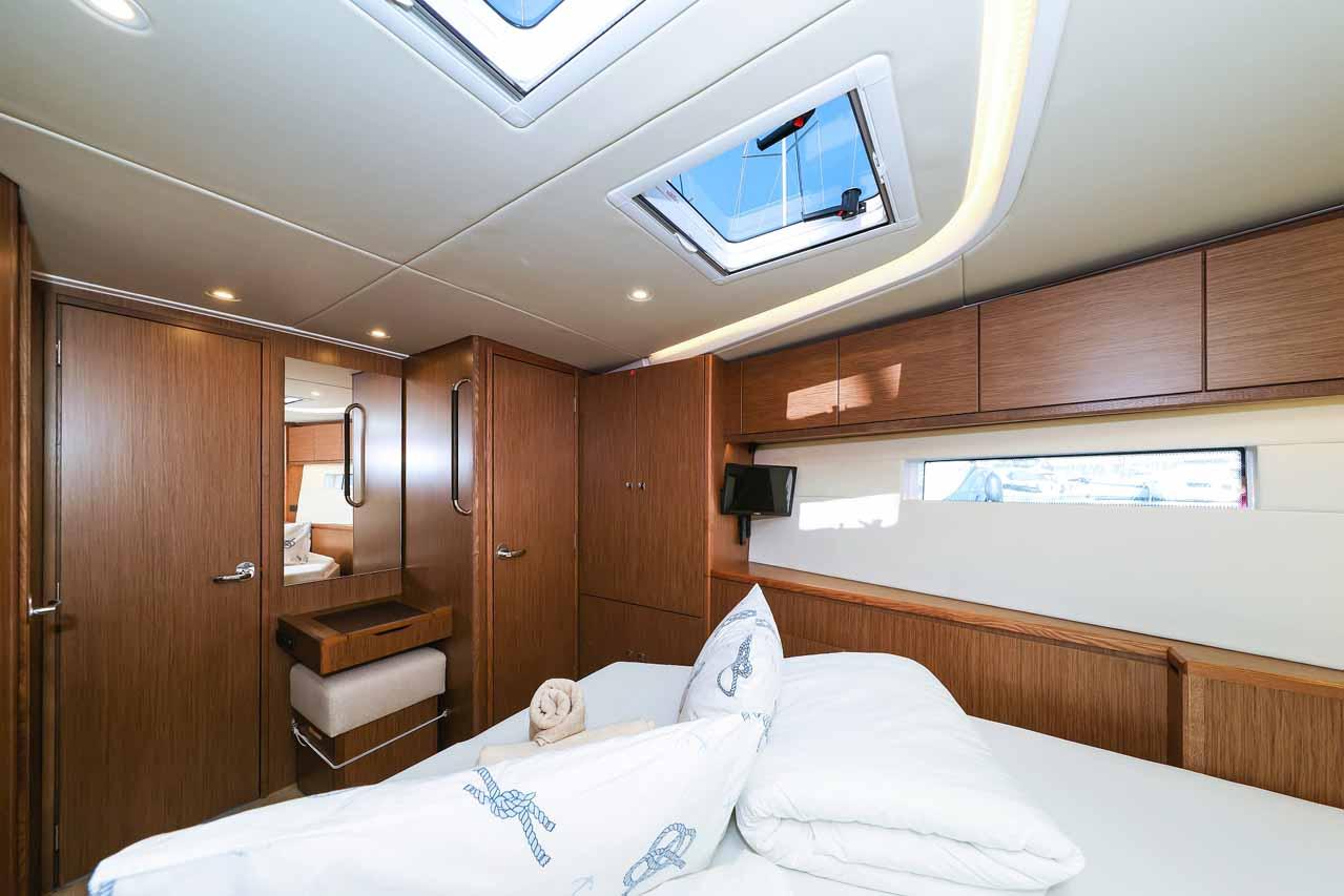 Bavaria C57 Style - 4 + 1 cab., picture 10