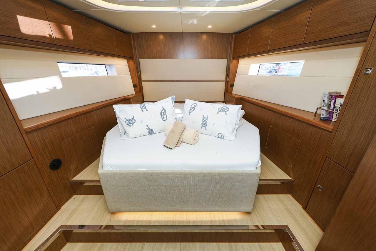 Bavaria C57 Style - 4 + 1 cab., picture 9