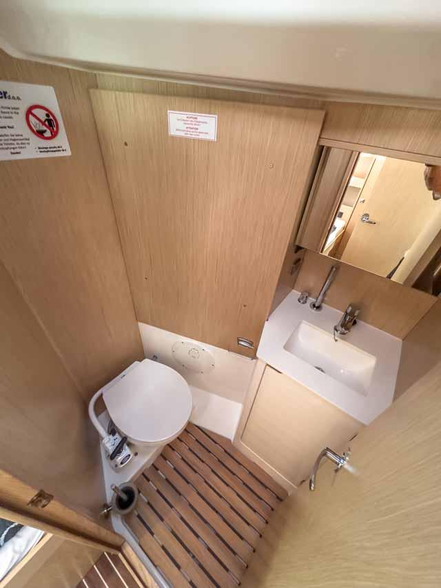 Bavaria C38, picture 21