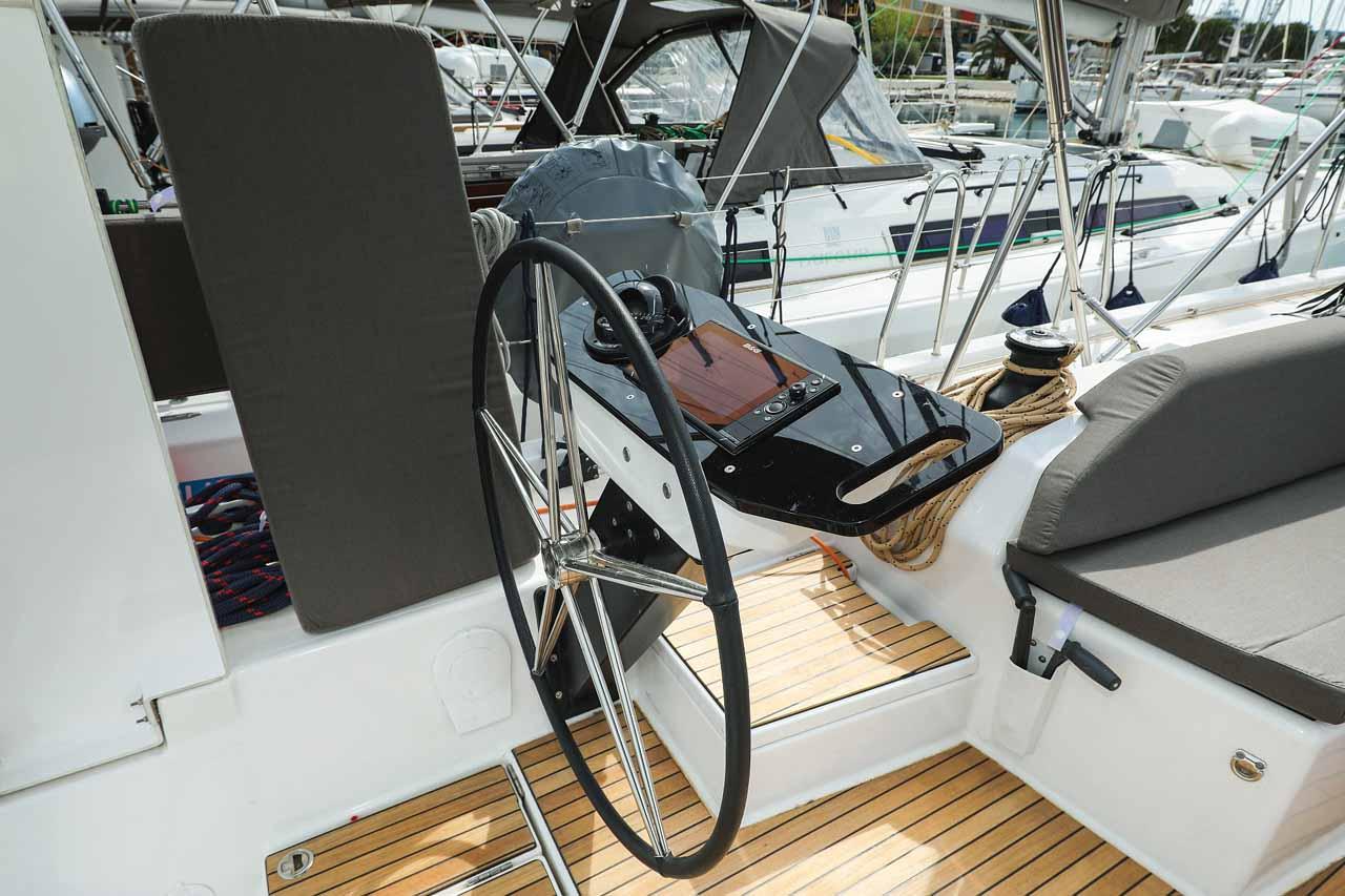 Dufour 530 - 5 + 1 cab., picture 11