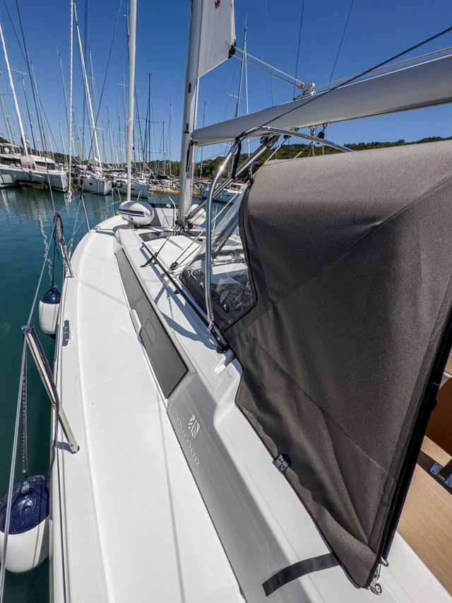 Dufour 37 - 3 cab., picture 4