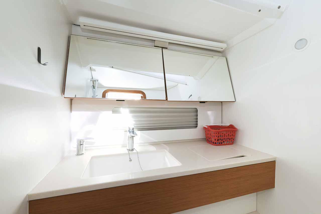 Dufour 41 - 3 cab., picture 30