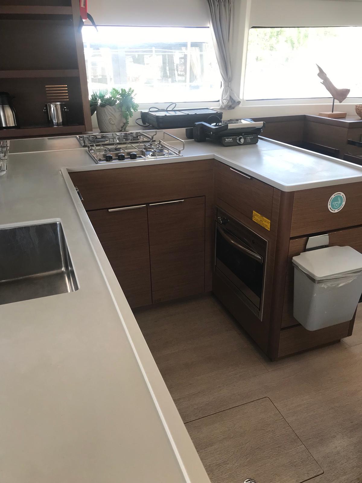 Lagoon 46 - 4 + 1 cab., picture 3