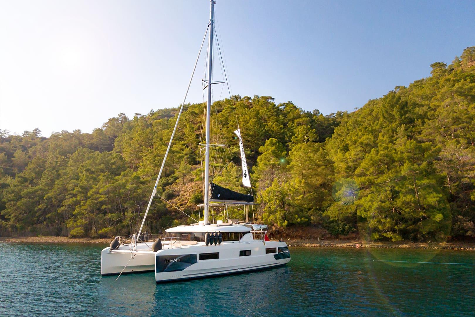 Lagoon 46 - 4 + 1 cab., picture 1