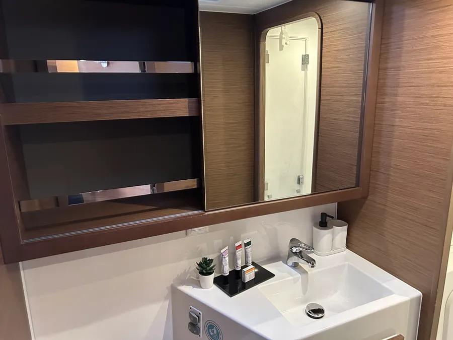 Lagoon 42 - 4 + 1 cab., picture 3