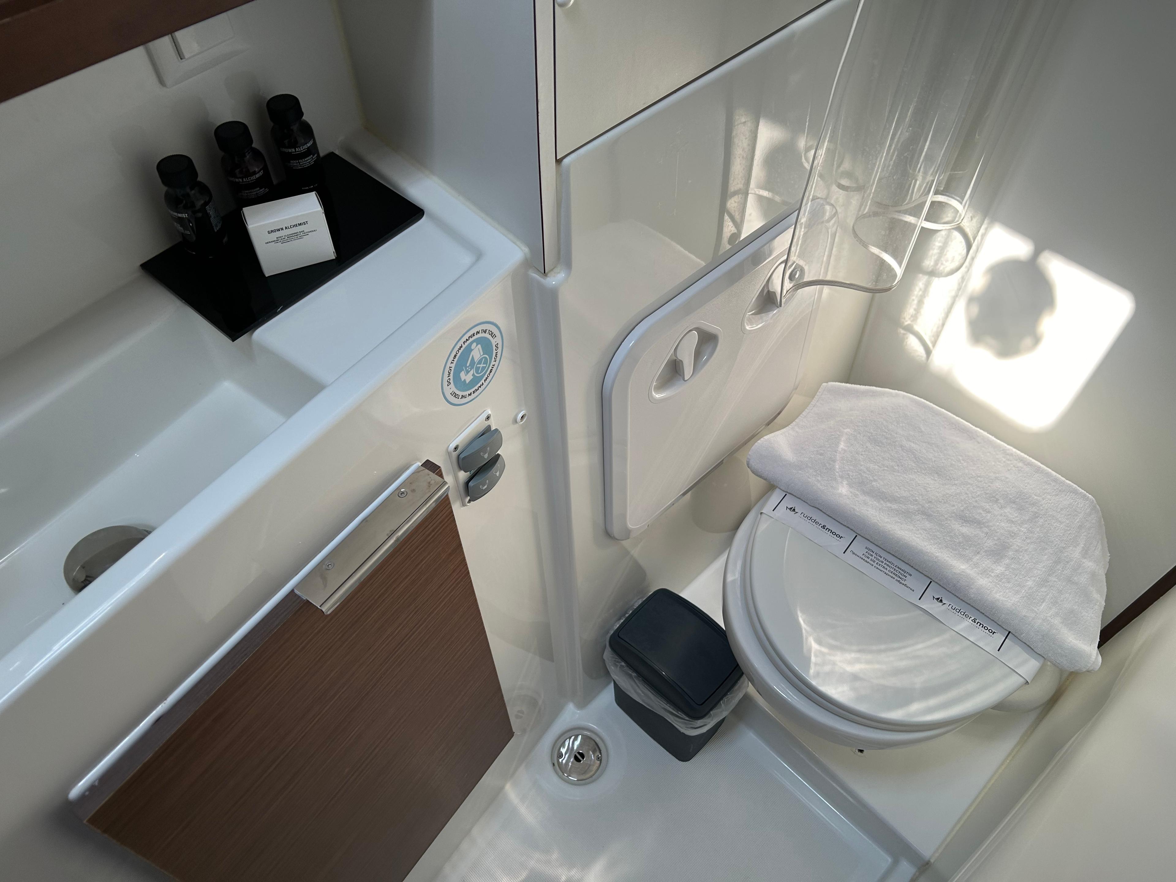 Lagoon 40 - 4 + 1 cab., picture 10