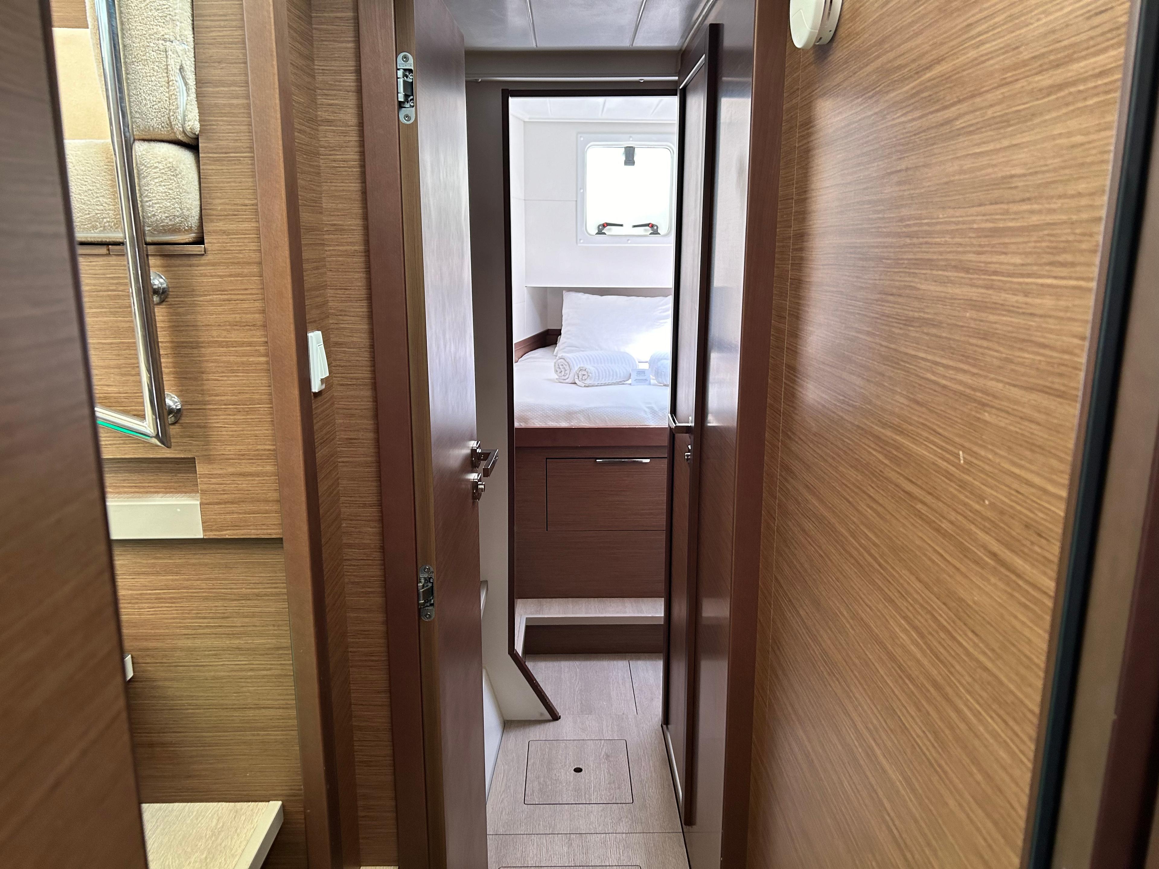 Lagoon 40 - 4 + 1 cab., picture 7