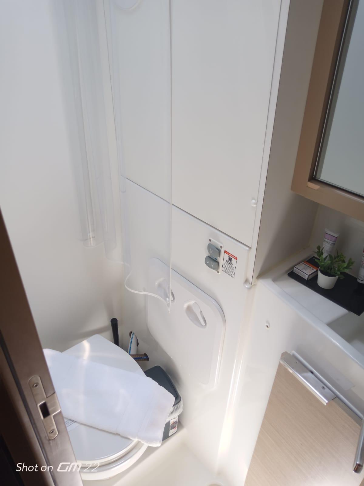 Lagoon 40 - 4 + 1 cab., picture 3