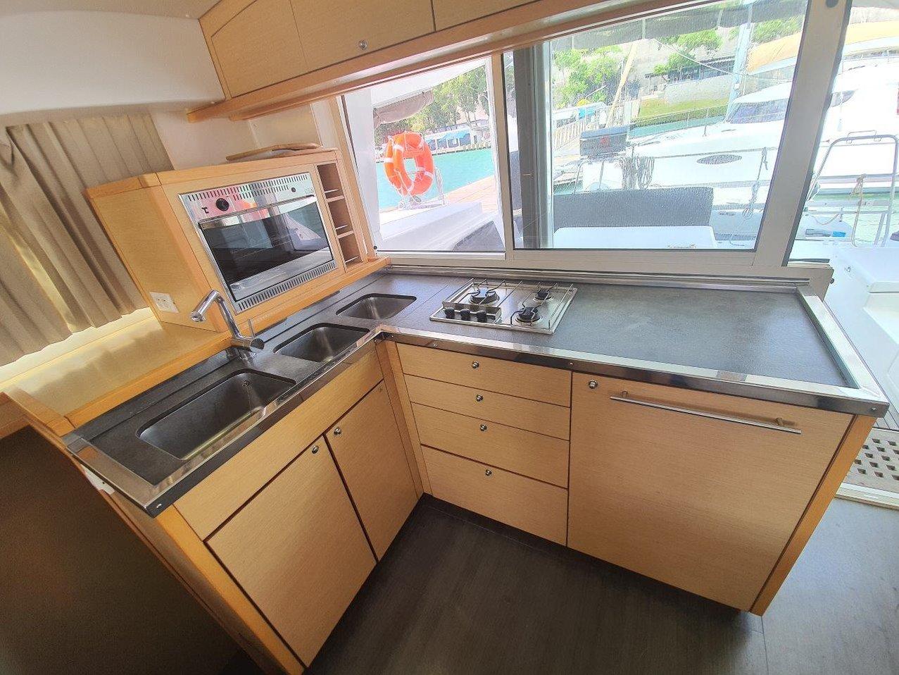 Lagoon 400 S2 - 4 + 2 cab., picture 10