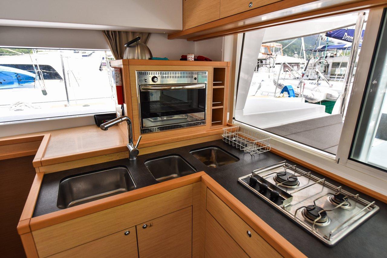 Lagoon 400 S2 - 4 + 2 cab. - Emilio, picture 15