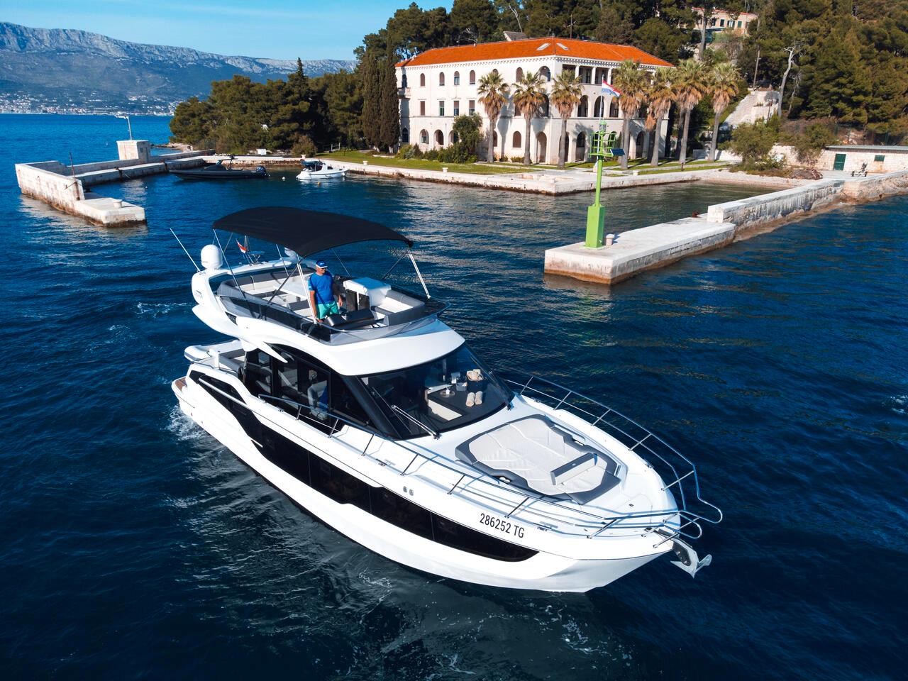 Galeon 440 Fly (Diesel), picture 1