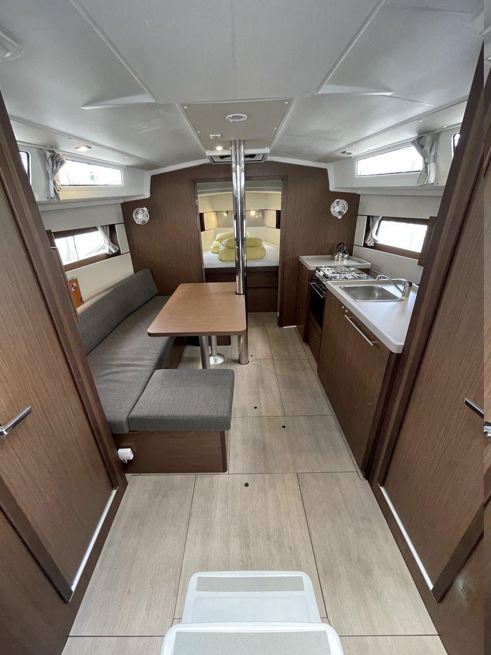 Oceanis 38.1, picture 10