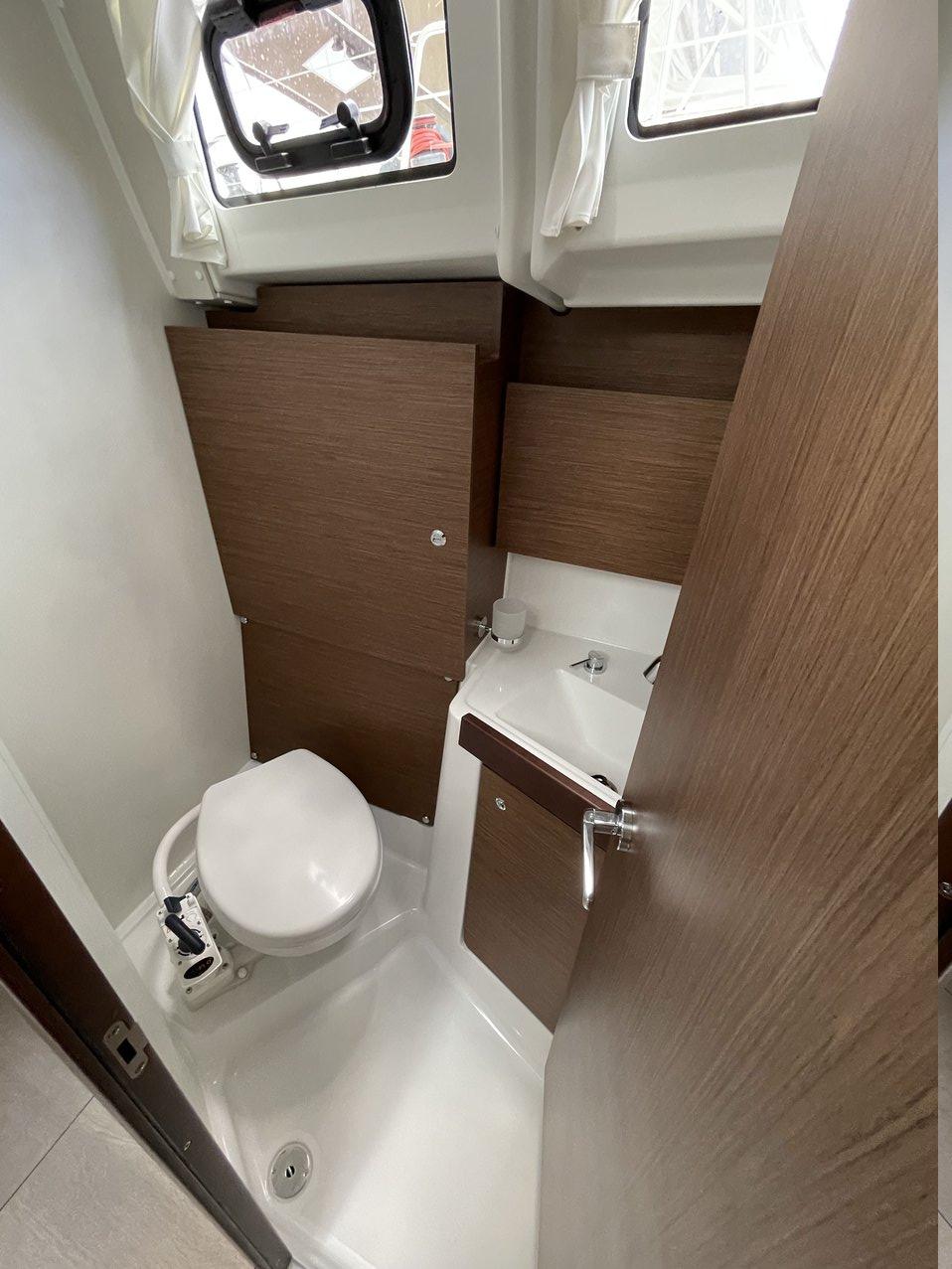 Oceanis 38.1, picture 18