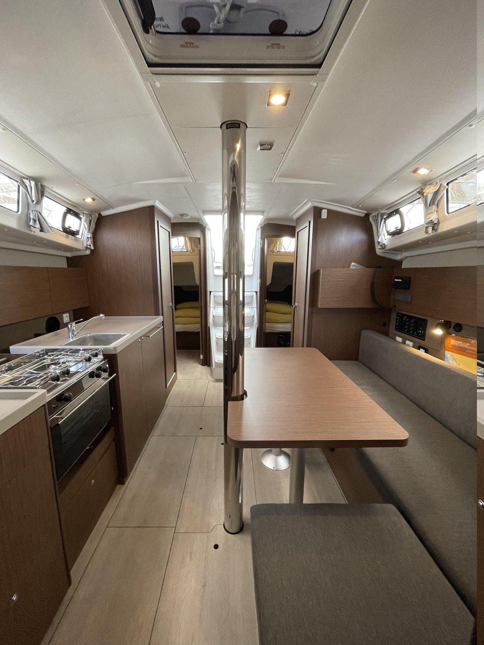 Oceanis 38.1, picture 13