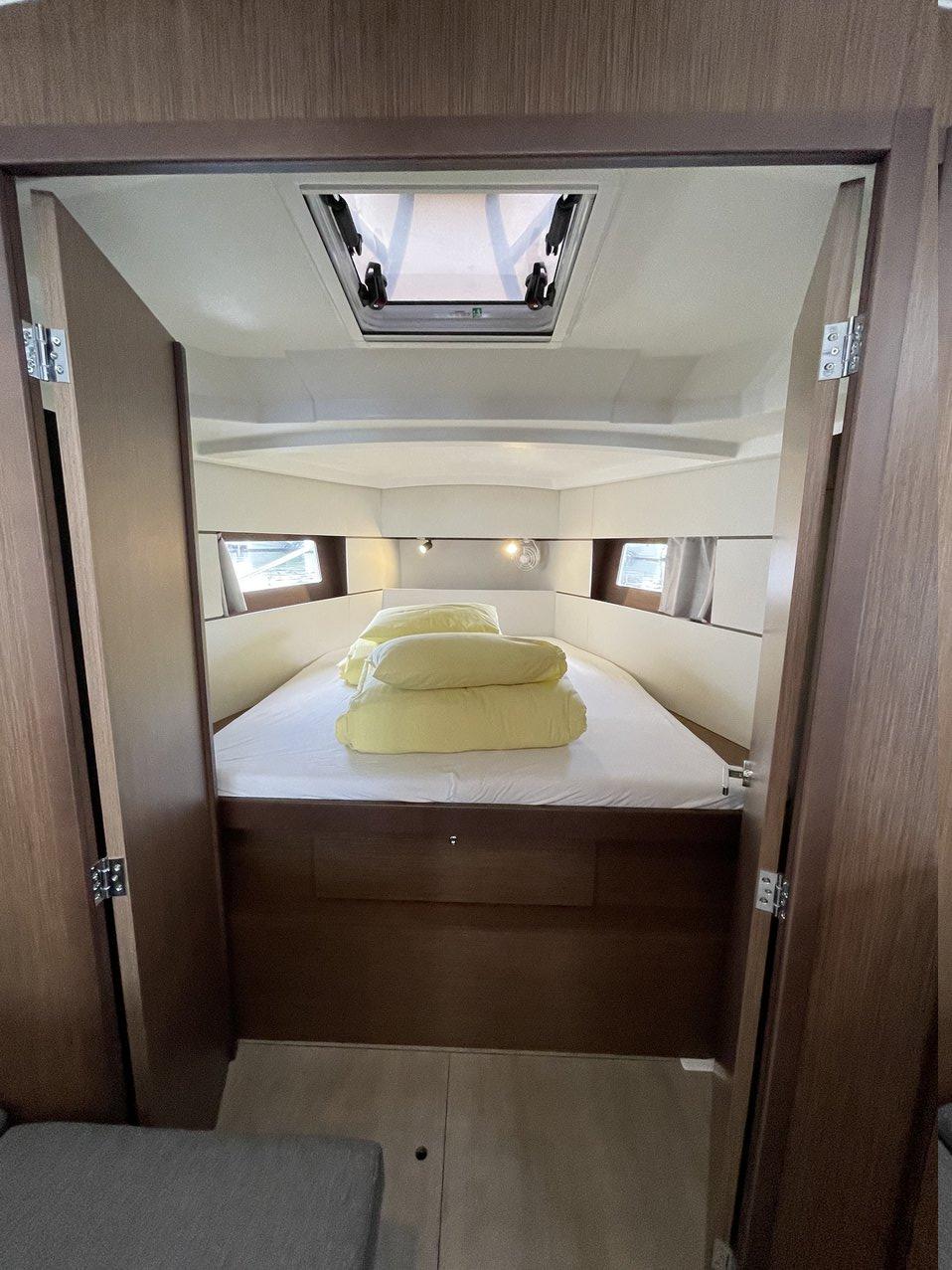 Oceanis 38.1, picture 15