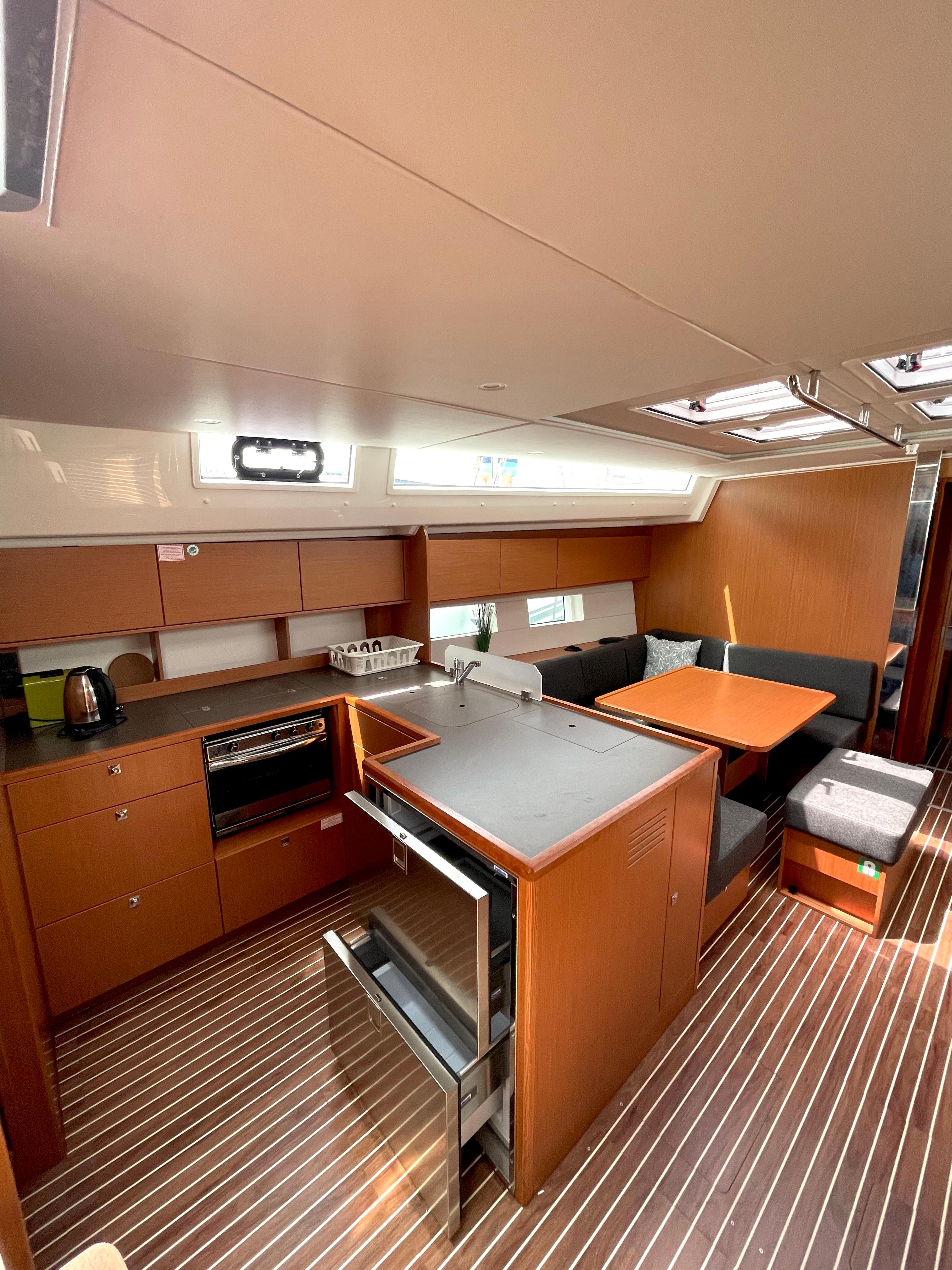 Bavaria C50 Holiday - 5 cab., picture 3