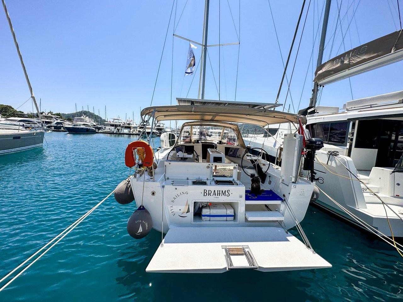 Dufour 430, picture 1