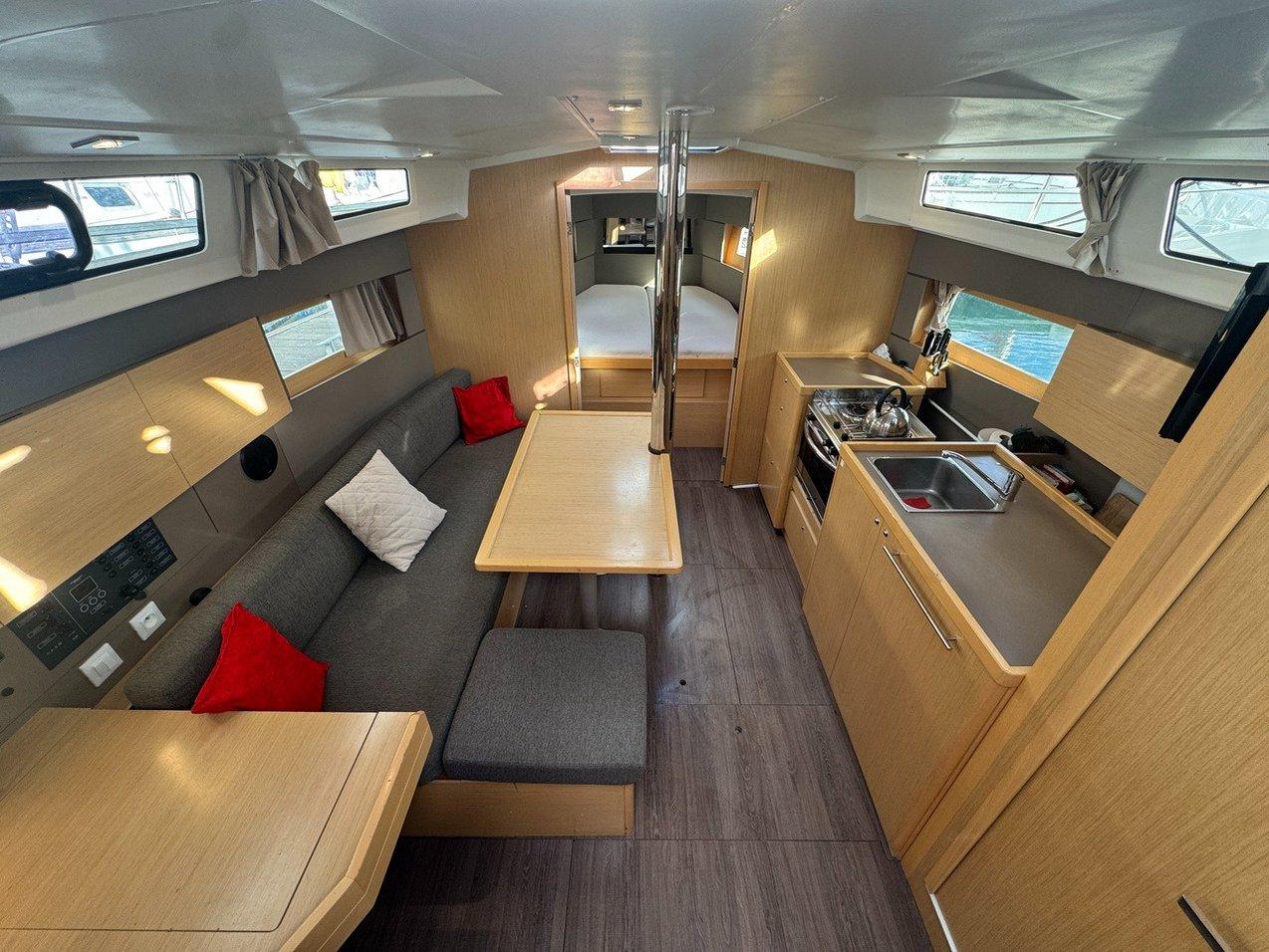 Oceanis 38.1 - Delfino, picture 4