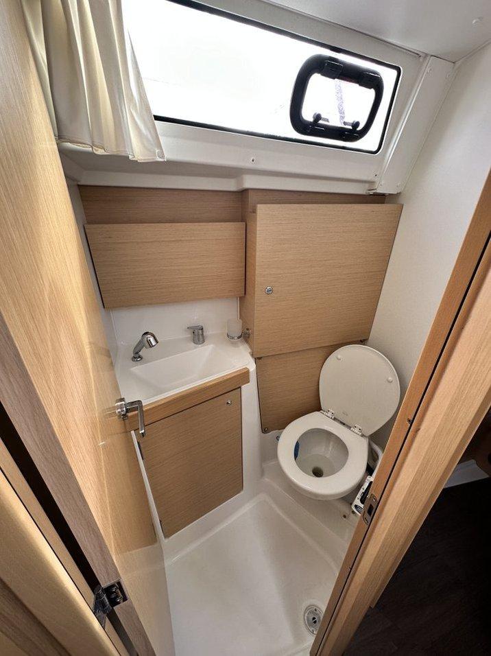 Oceanis 38.1 - Delfino, picture 11