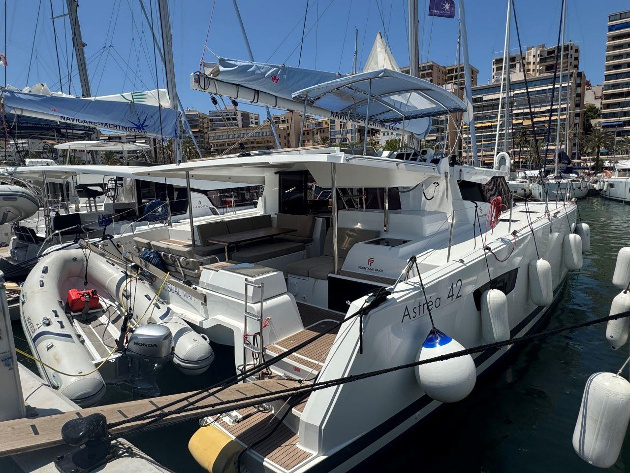 Fountaine Pajot Astrea 42 Quatuor, picture 1