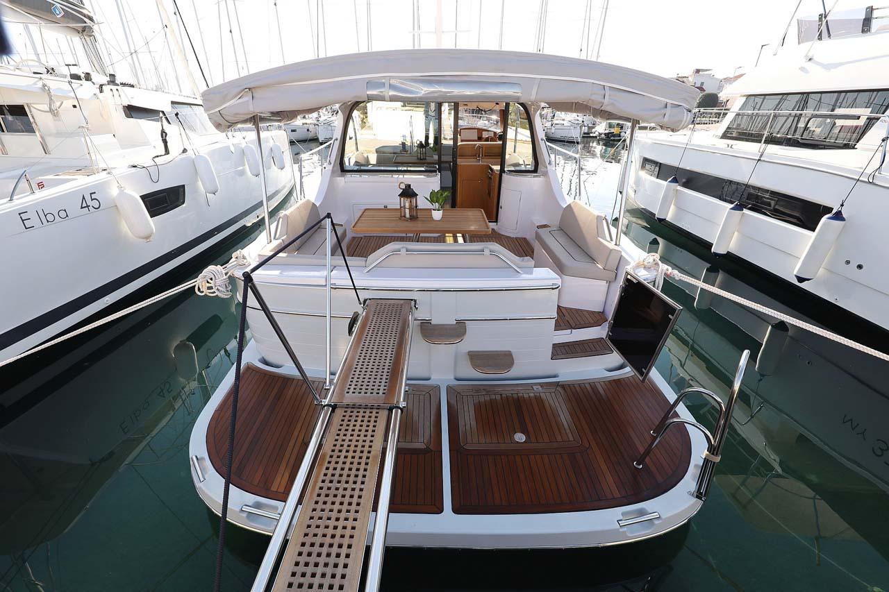 Adriana 44, picture 6