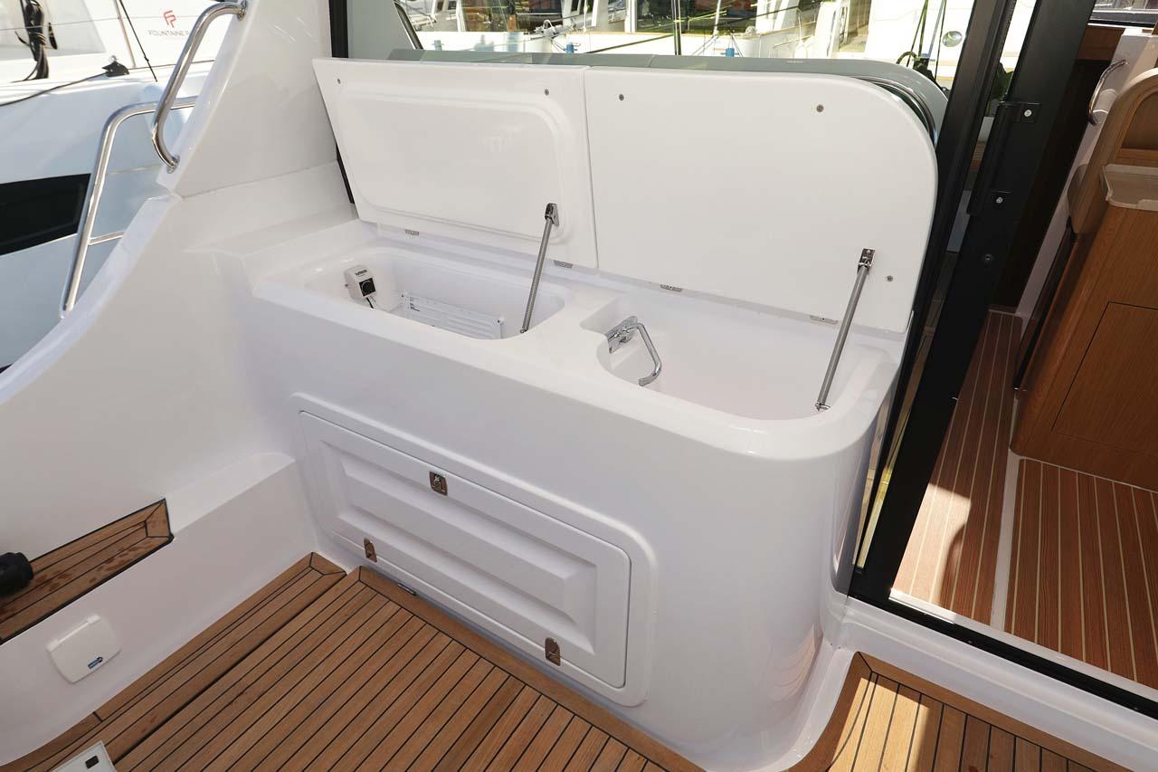 Adriana 44, picture 12