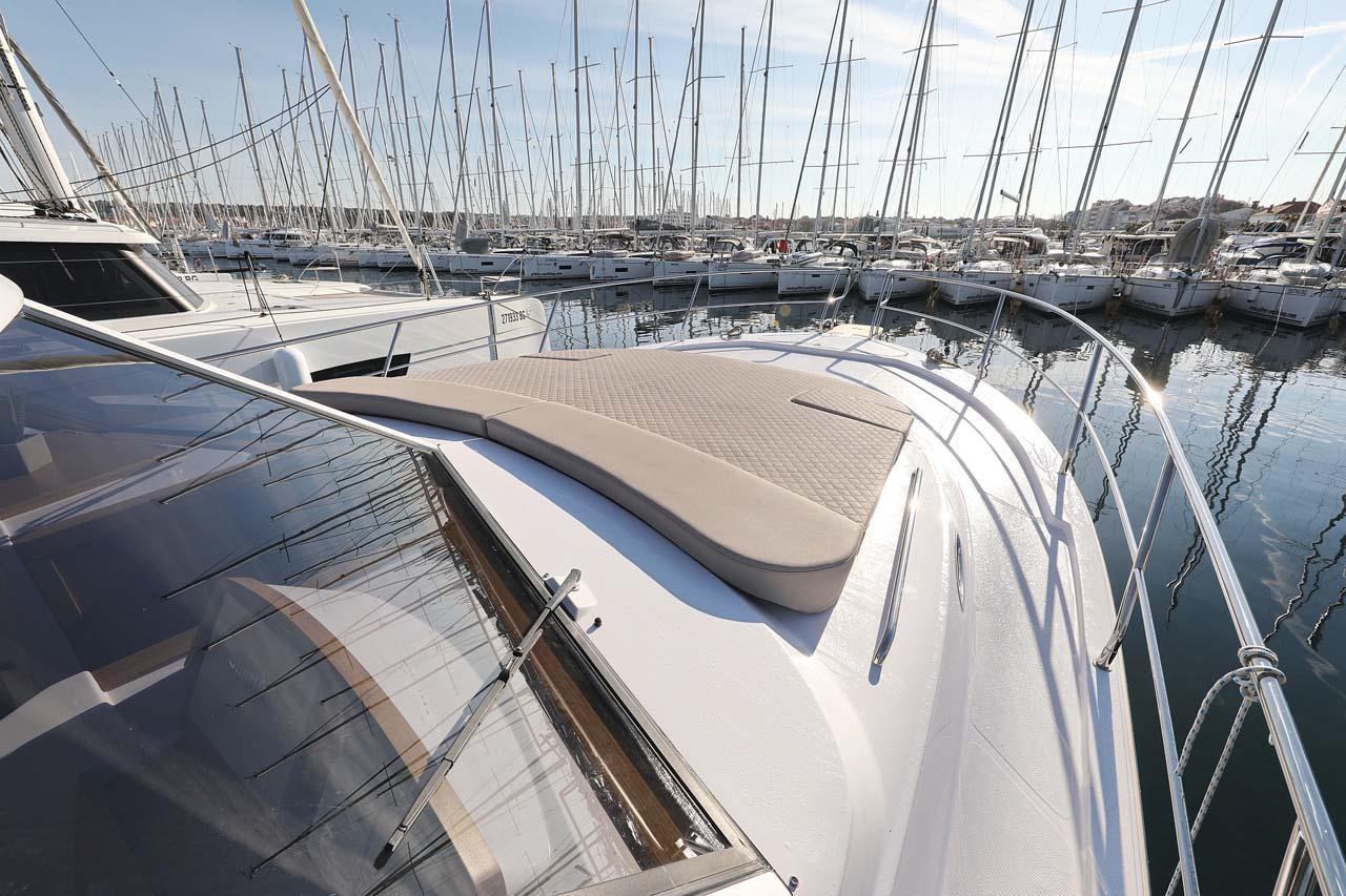 Adriana 44, picture 8