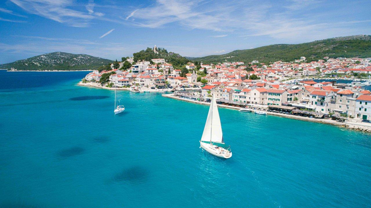 Sun Odyssey 42i, picture 3