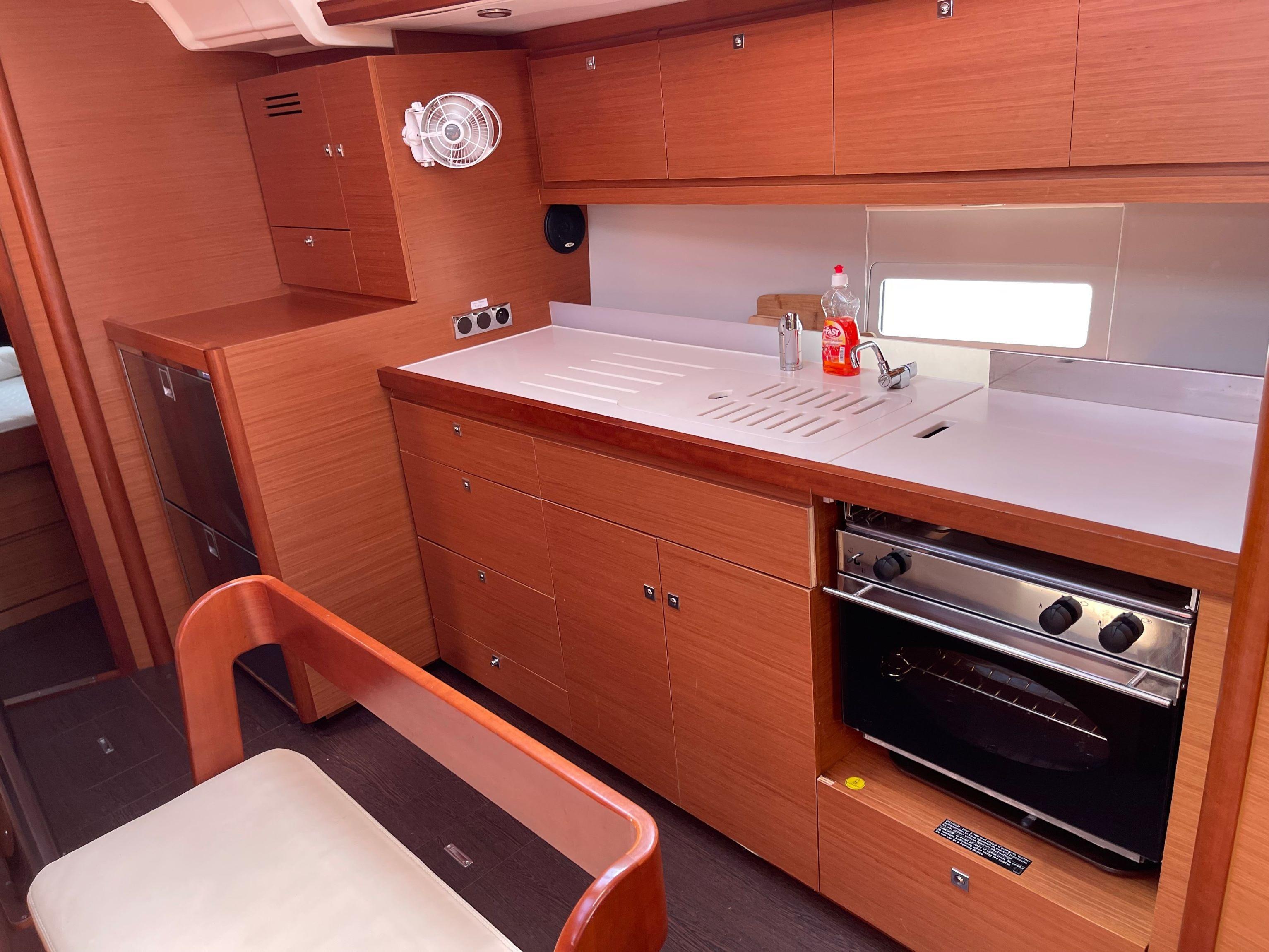 Dufour 430 GL, picture 9