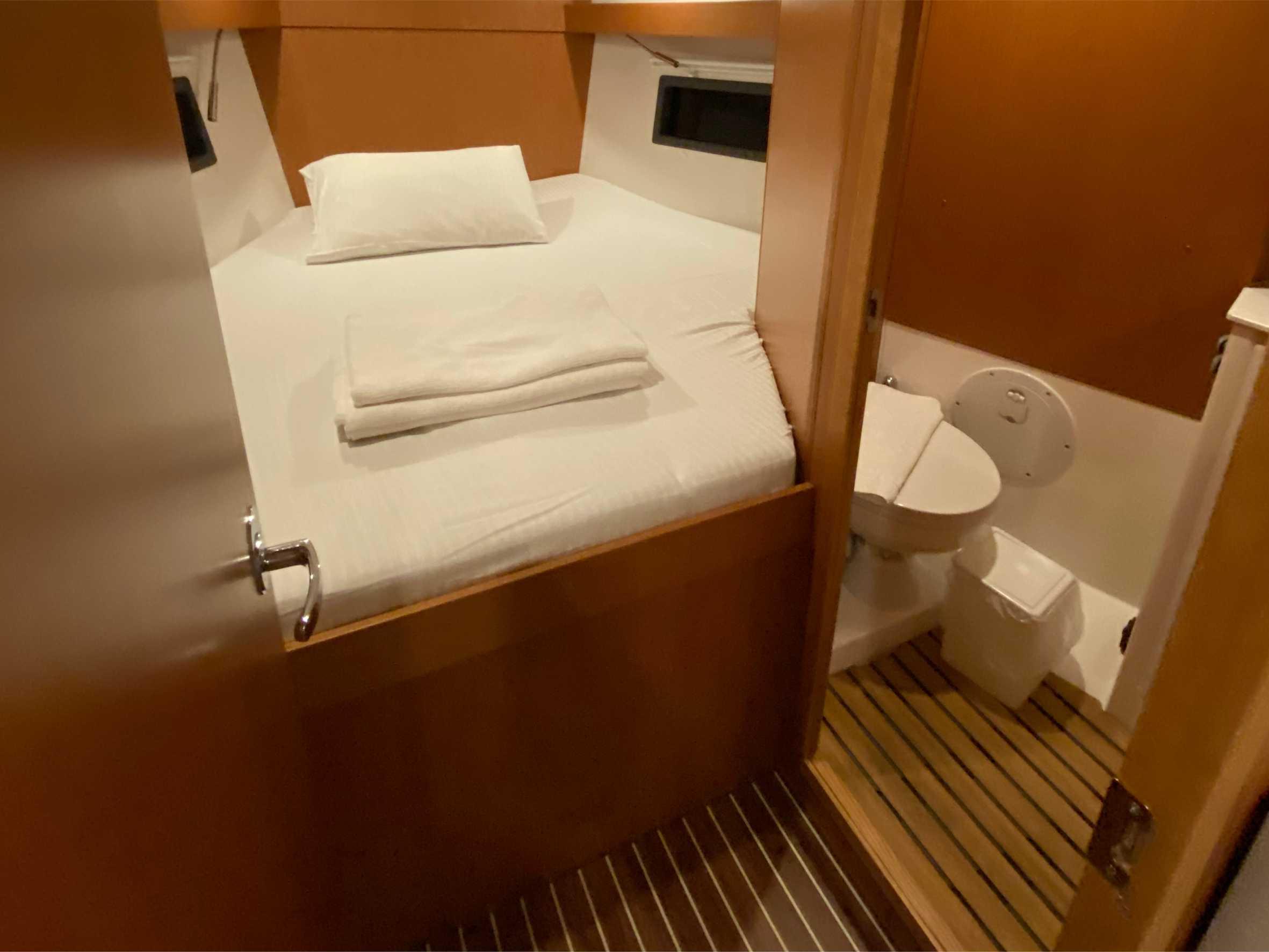 Bavaria C38, picture 12