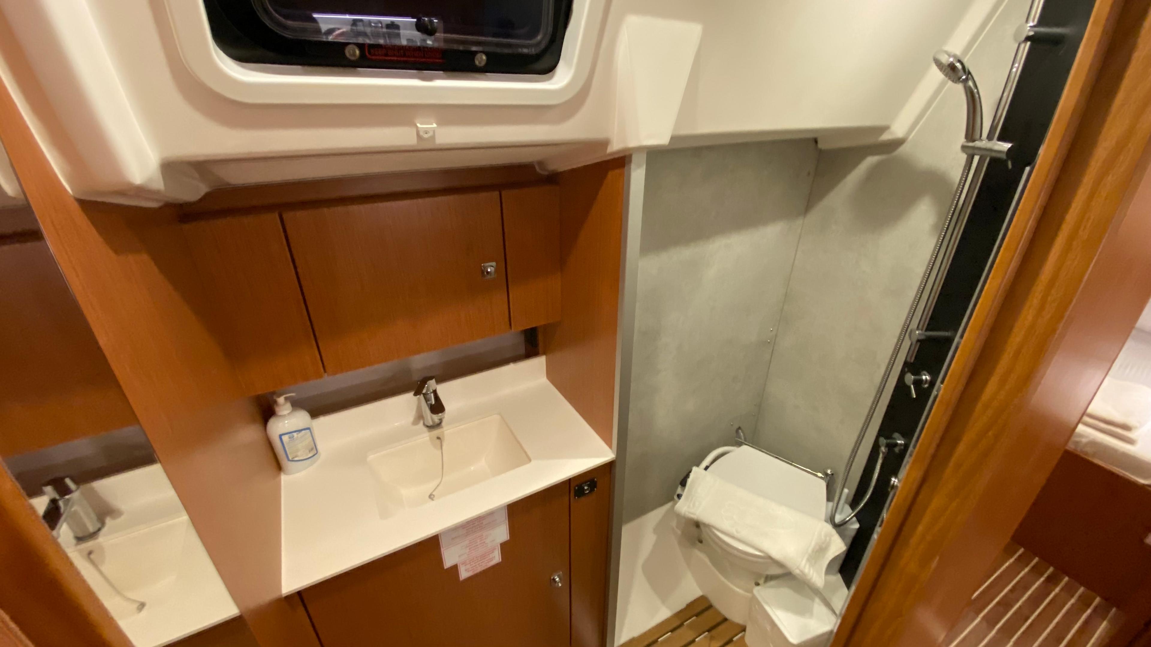 Bavaria C38, picture 7