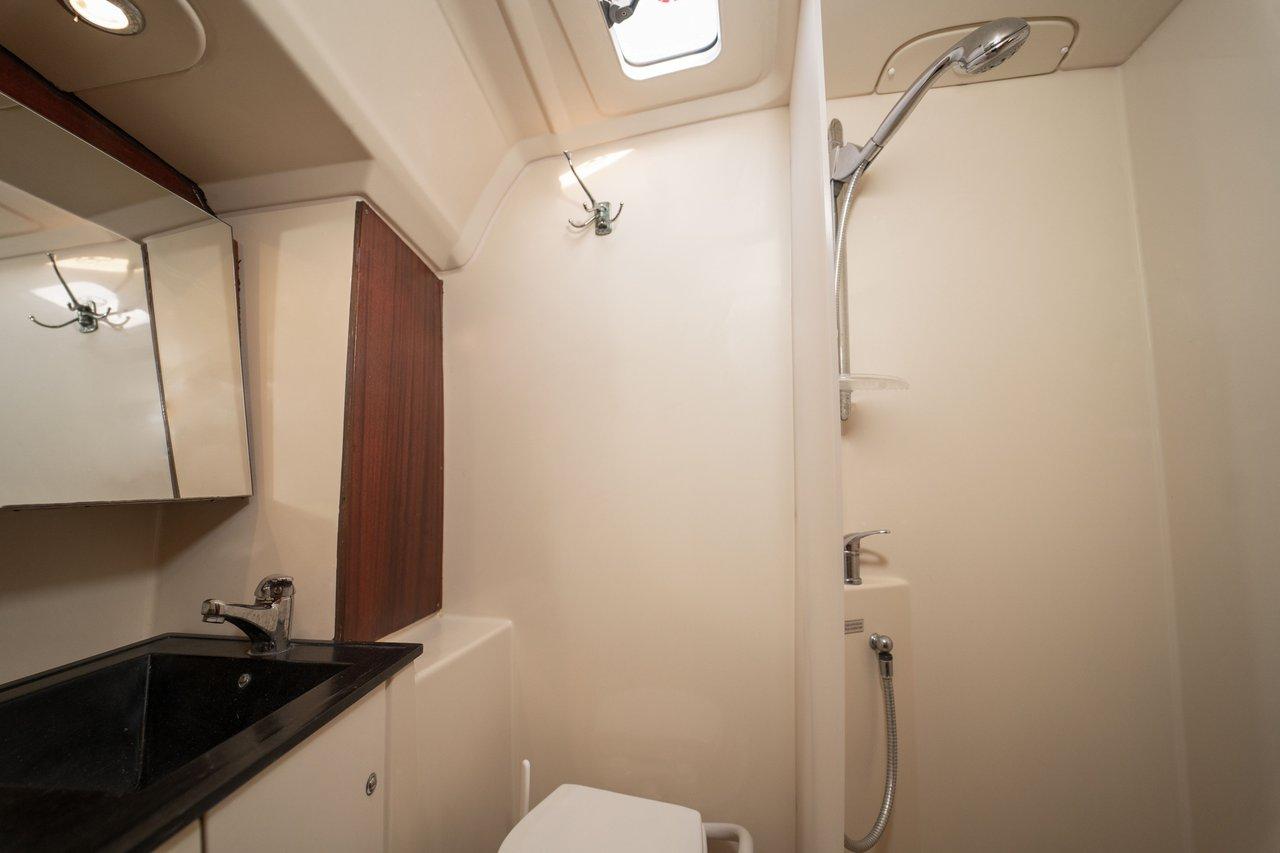 Dufour 425 GL, picture 11