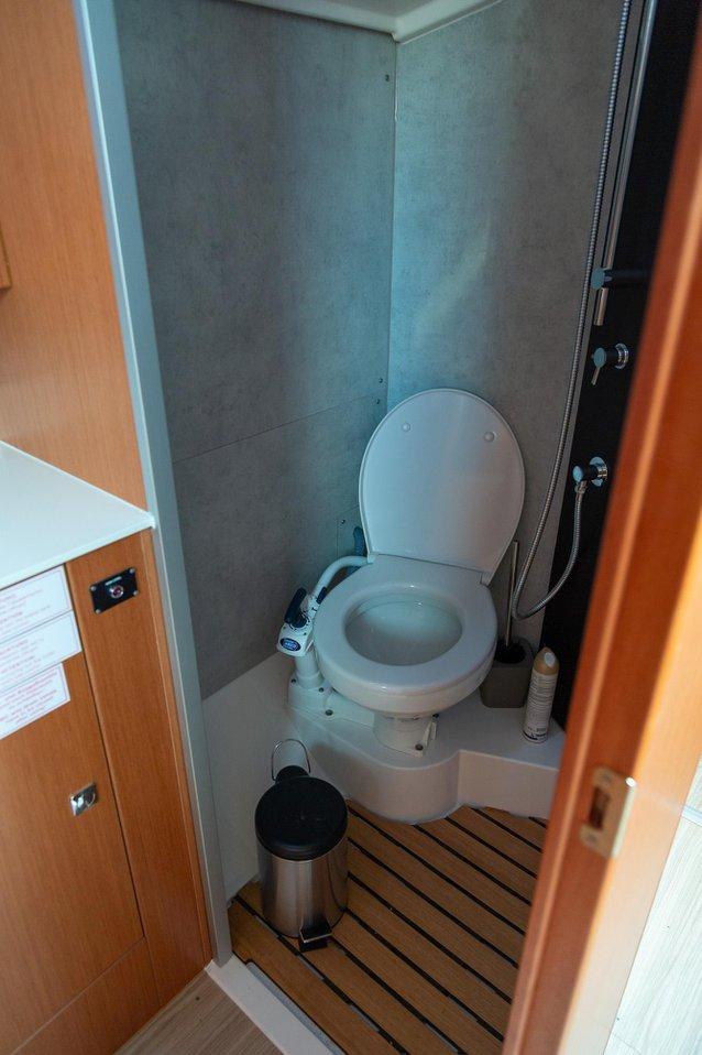 Bavaria C42, picture 16