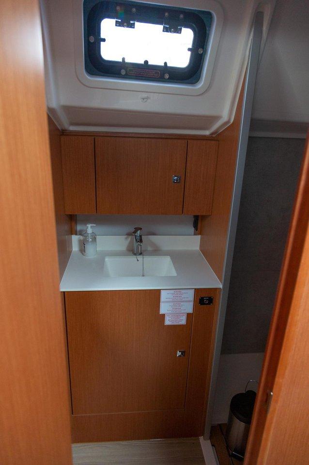 Bavaria C42, picture 15