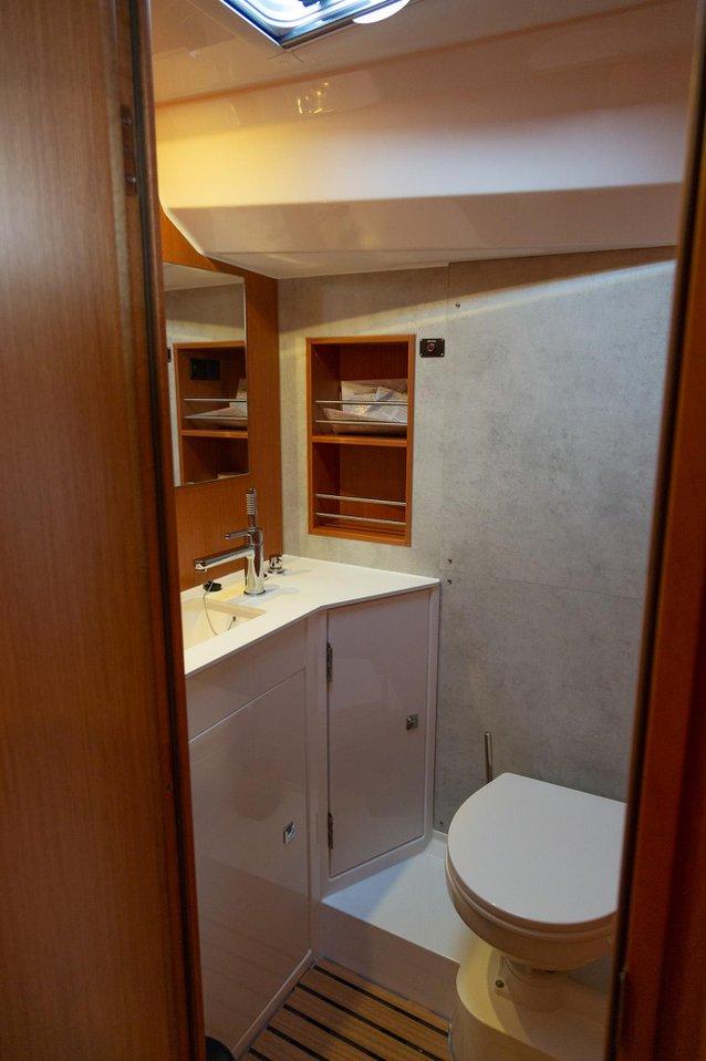 Bavaria C42, picture 18