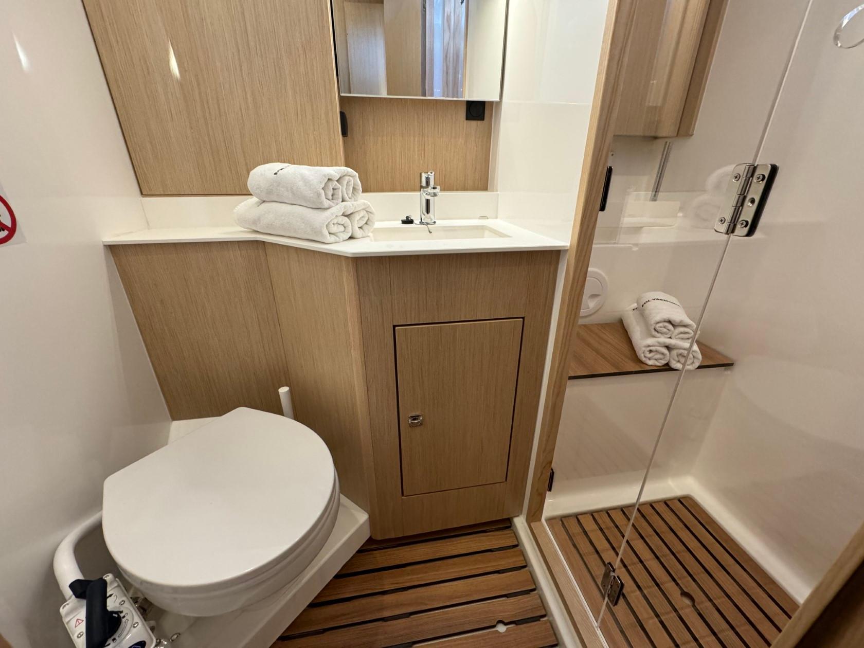 Bavaria C57 Style - 5 + 1 cab., picture 48