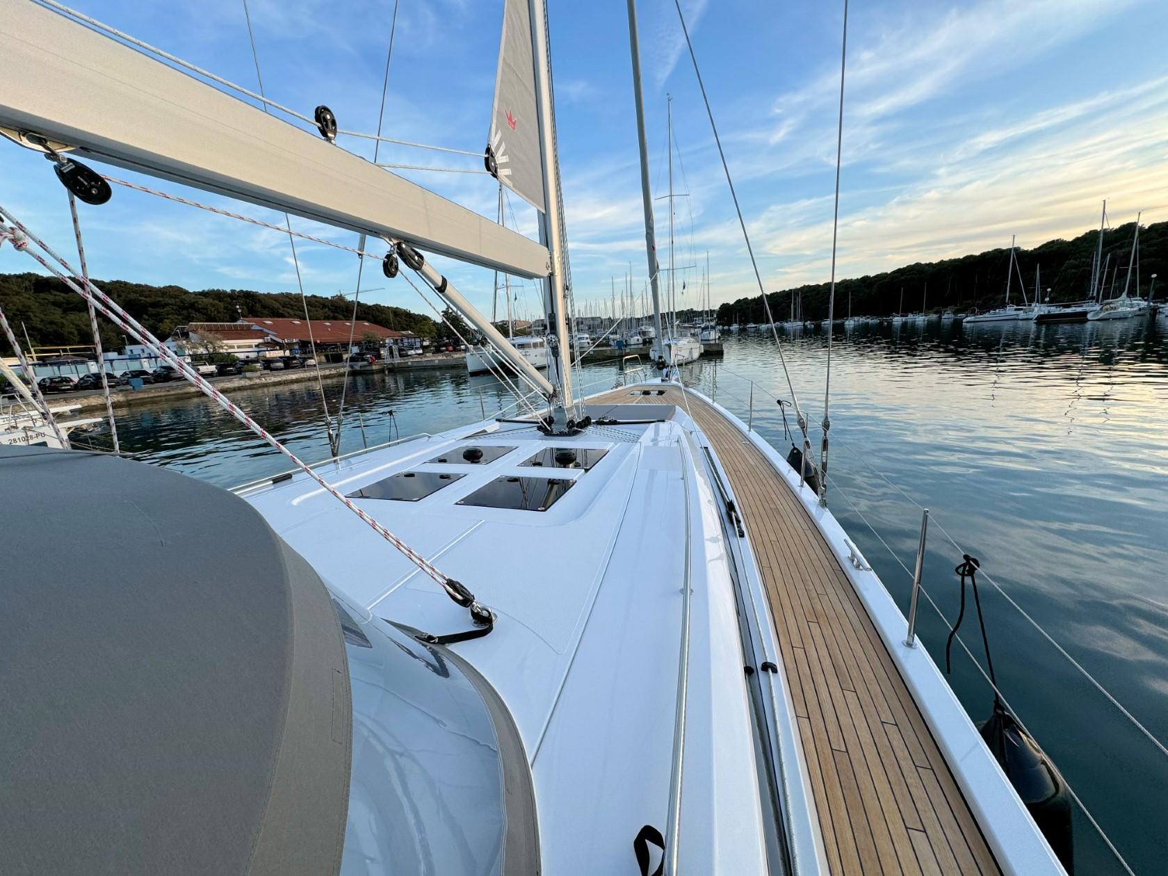 Bavaria C57 Style - 5 + 1 cab., picture 20