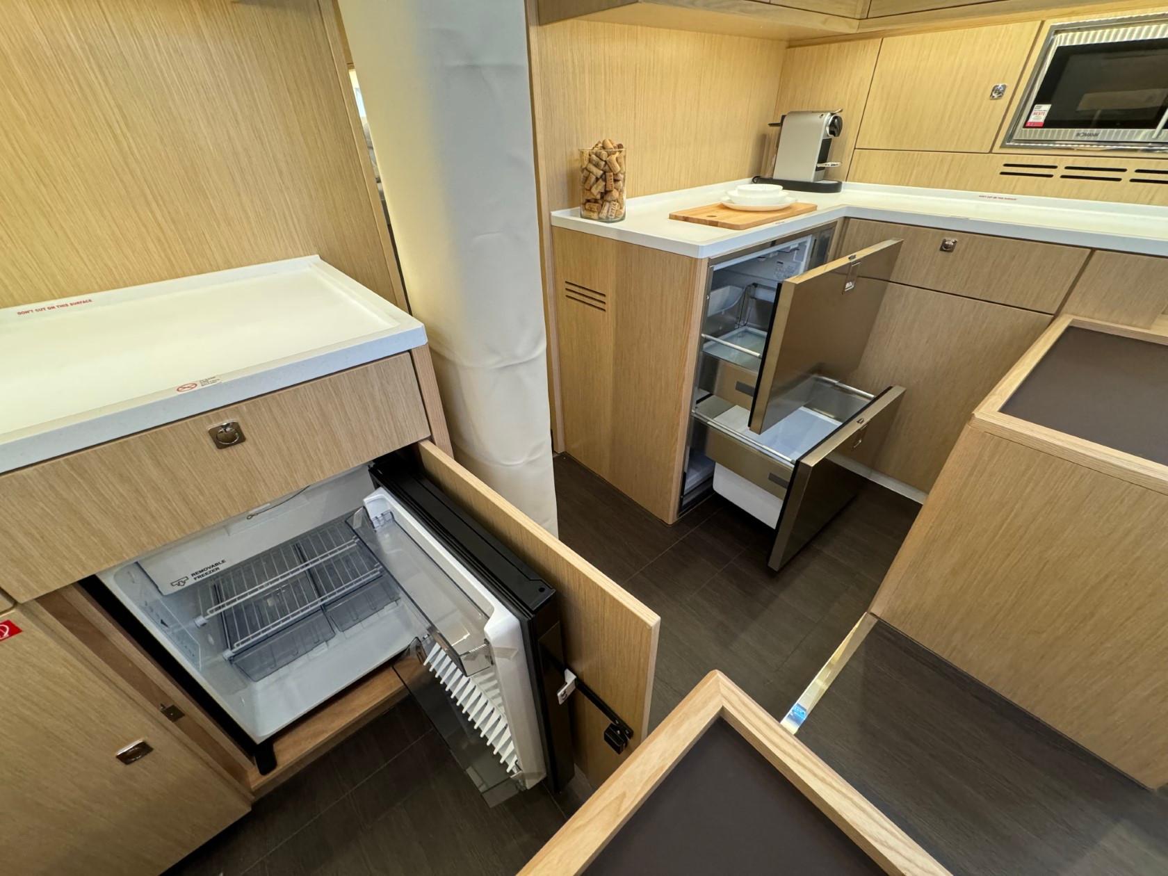 Bavaria C57 Style - 5 + 1 cab., picture 39