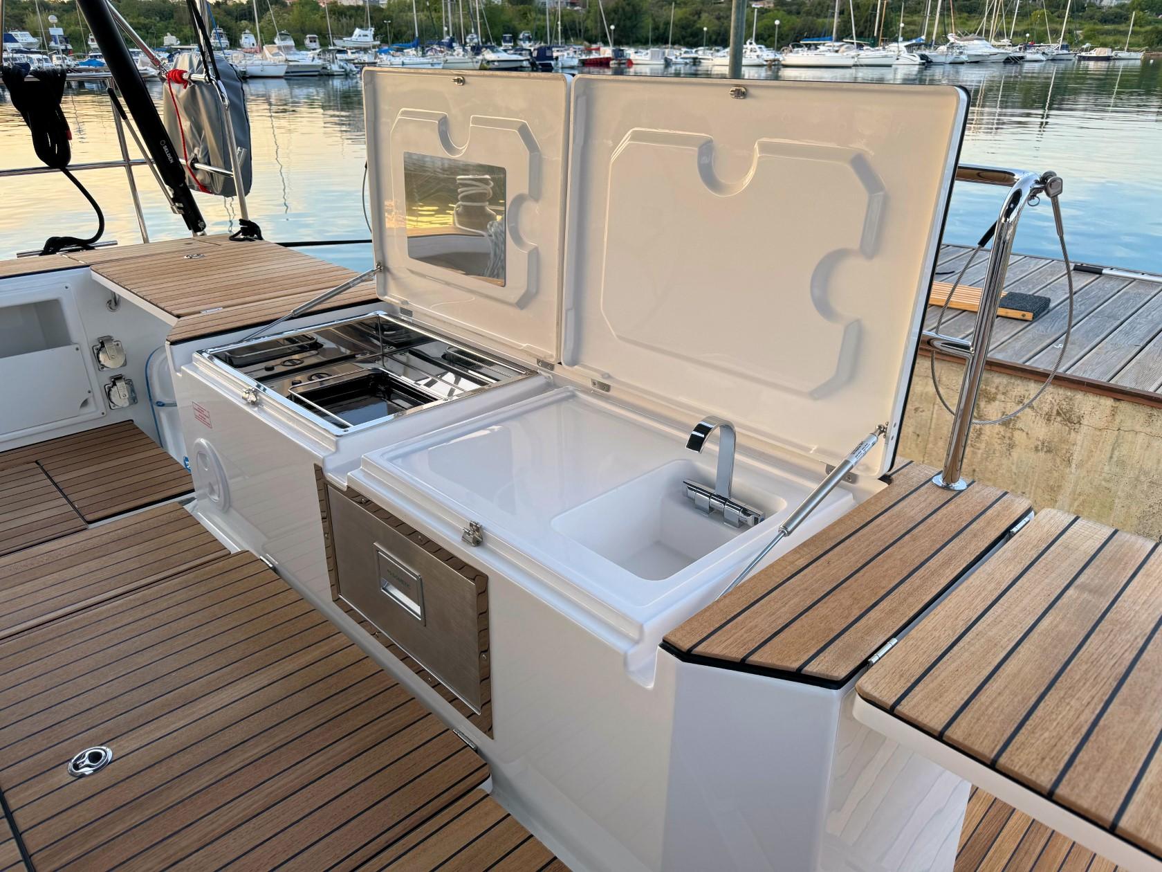 Bavaria C57 Style - 5 + 1 cab., picture 18