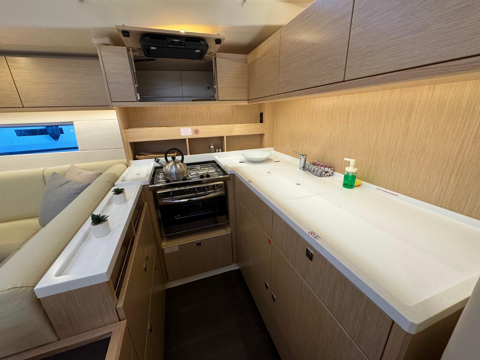 Bavaria C57 Style - 5 + 1 cab., picture 37