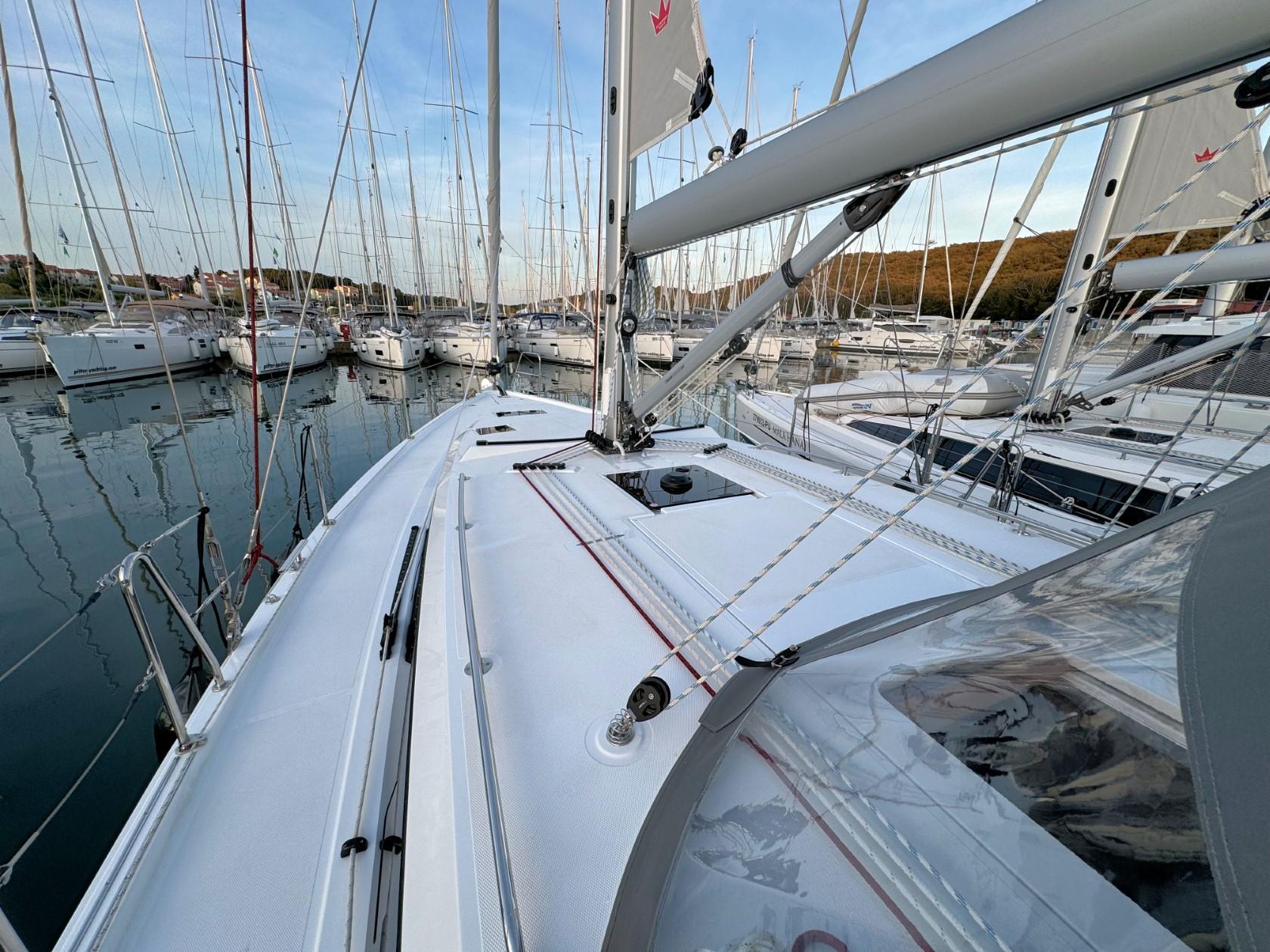 Bavaria C42, picture 17