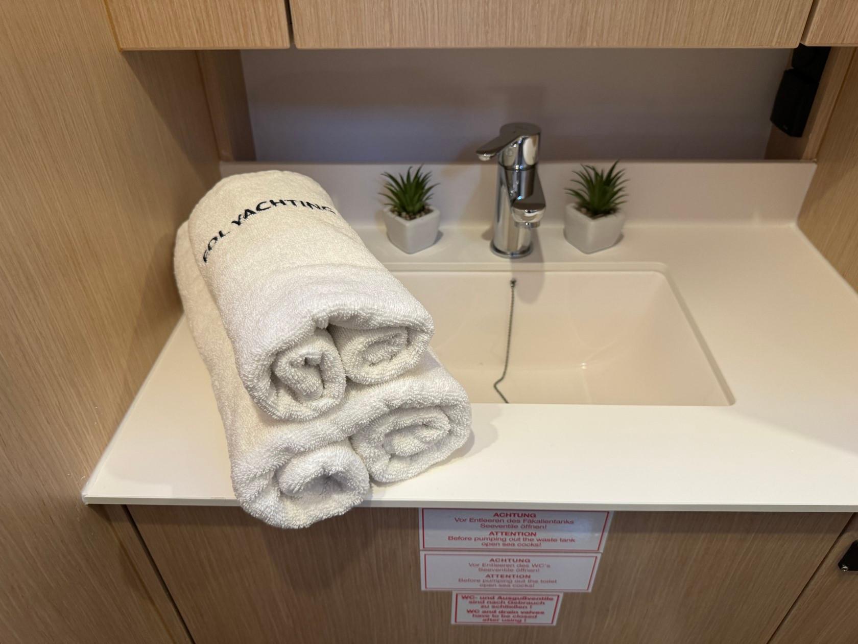 Bavaria C42, picture 43